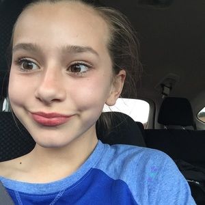 Meet your Posher, Annalysya